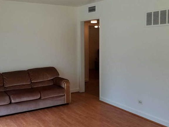 2nd image of 17306 Park Ave