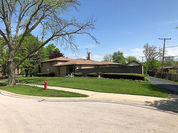 2nd image of 340 Berkshire Ln