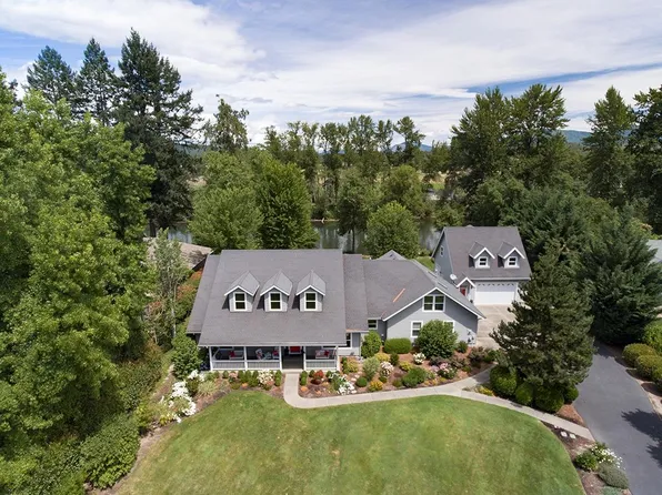 898 Breezy Ln, Grants Pass, OR 97527