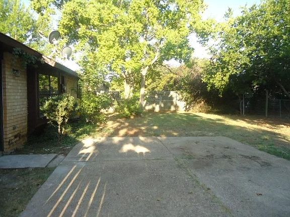 3rd image of 3824 Bridalwreath Dr