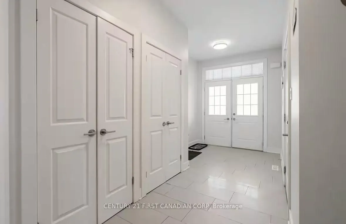 4 bed, $2,850 — Photo 1