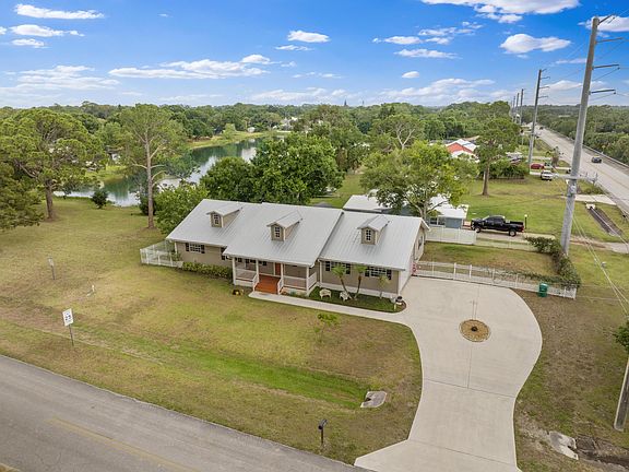 2nd image of 8805 Coquina Avenue