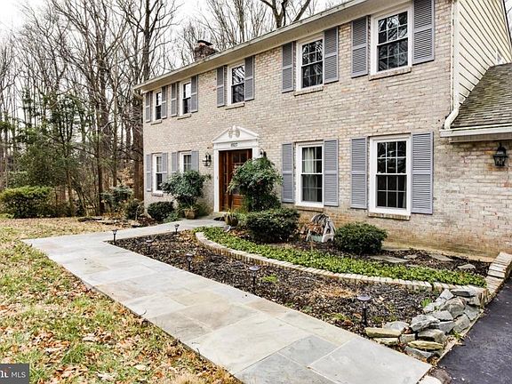 3rd image of 6927 Butternut Ct