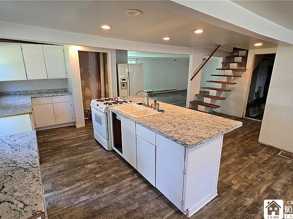 5th image of 23 Leslie St