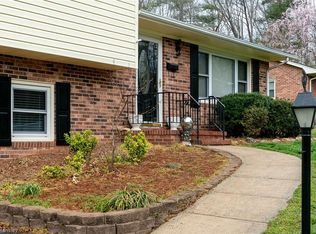 206 Brentwood Dr, Mount Airy, NC 27030