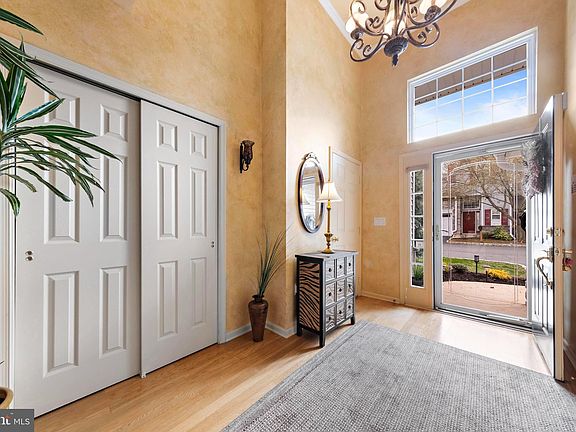 5th image of 23 Hanna Ln
