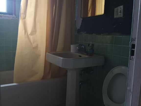 2nd image of 1503 Metropolitan Ave APT 6E