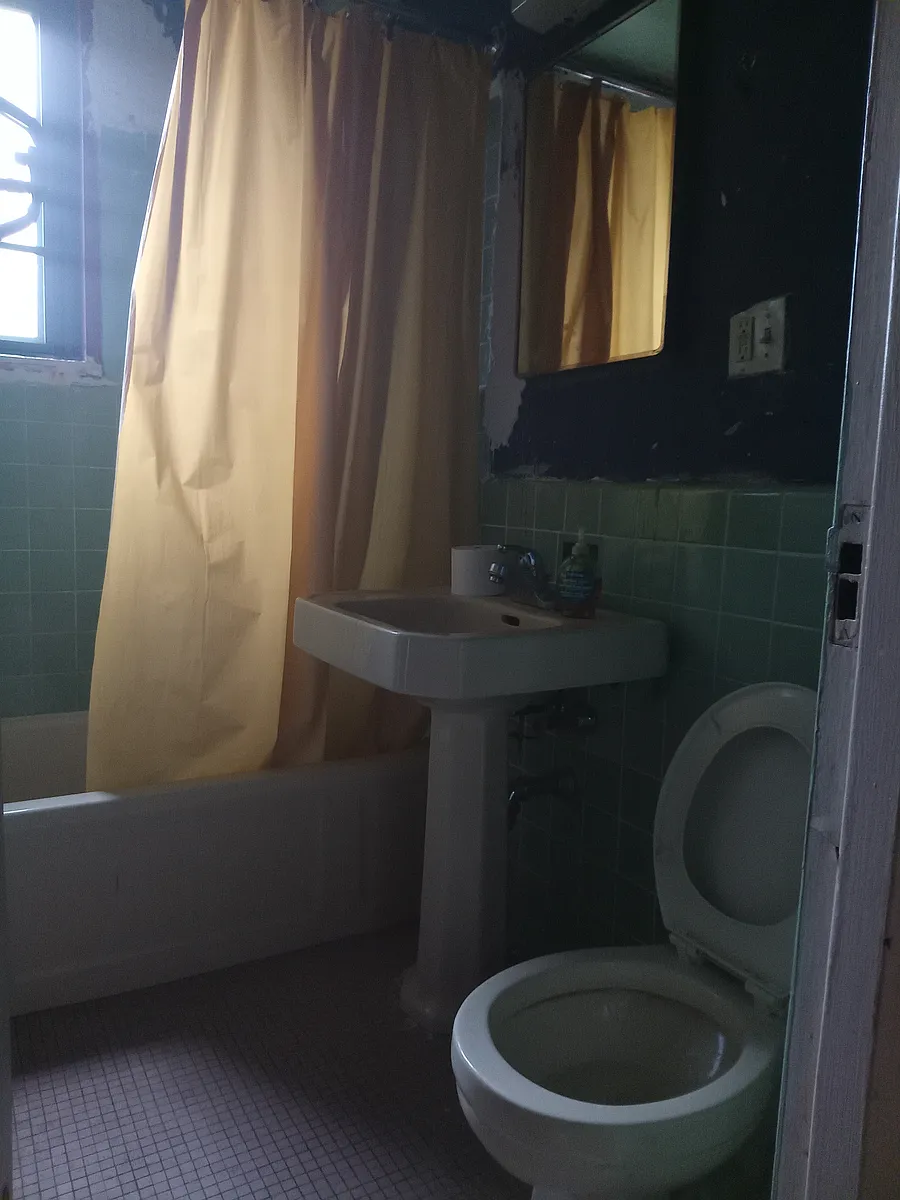 Building Photo - 1503 Metropolitan Ave #6E