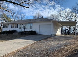 4425 Paseo Dr, Saint Joseph, MO 64503