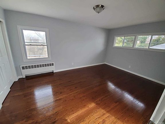 5th image of 390 Leslie Ln
