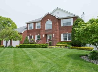 2 Lawrence Ct, Monroe Township, NJ 08831