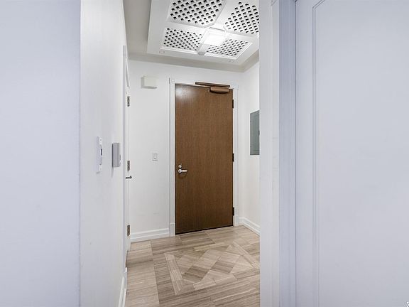 4th image of 900 W Olympic Blvd Unit 32A
