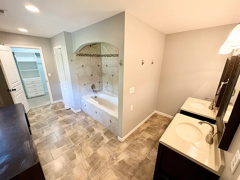 1233 Plymouth Ave — Photo 44