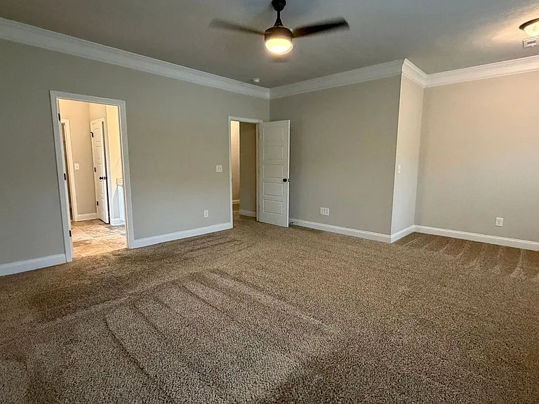 1008 Swan Ct — Photo 7