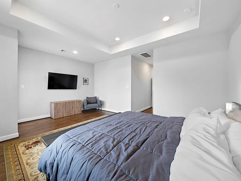 1217 Crockett St — Photo 14
