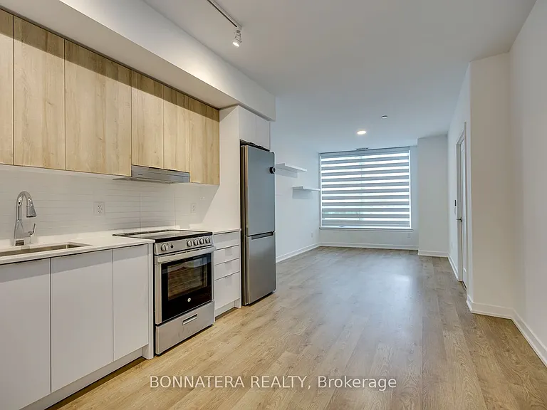 5105 Hurontario St #408 — Photo 15