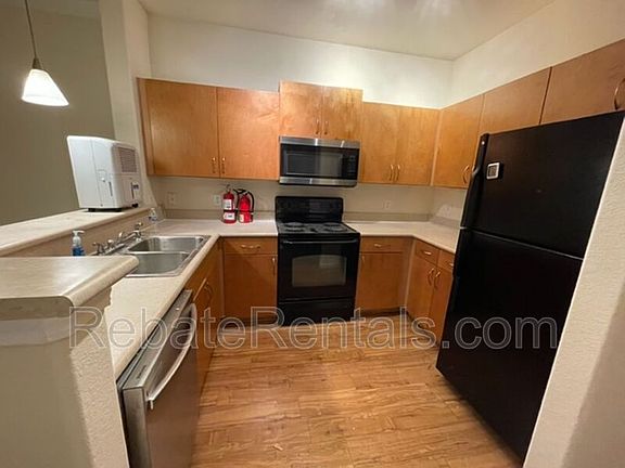 4th image of 8290 Gate Pkwy #409