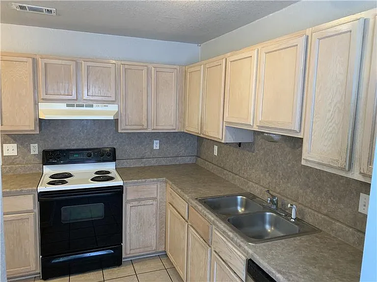 2807 Cantabrian Dr #B — Photo 8