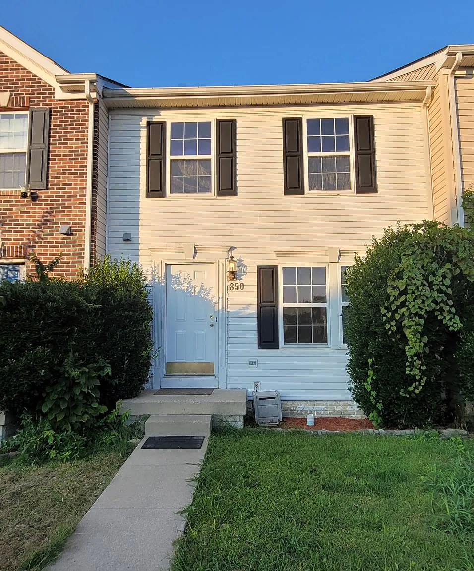 3 bed, 2.5 bath, 1750 sqft, $1,700 — Photo 1
