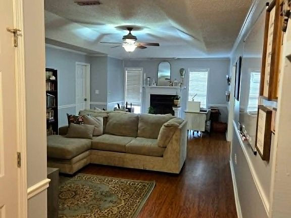 3rd image of 408 Darlington Cir