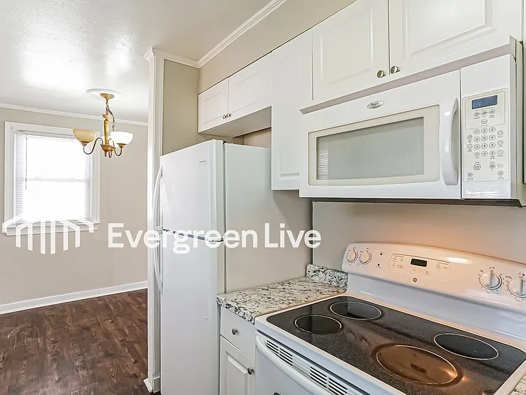 1820 N Lakeland Dr — Photo 7