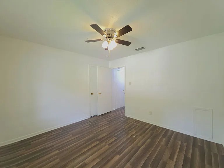 501 E Reagan St — Photo 24