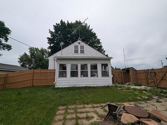 2nd image of 707 Lacrosse St