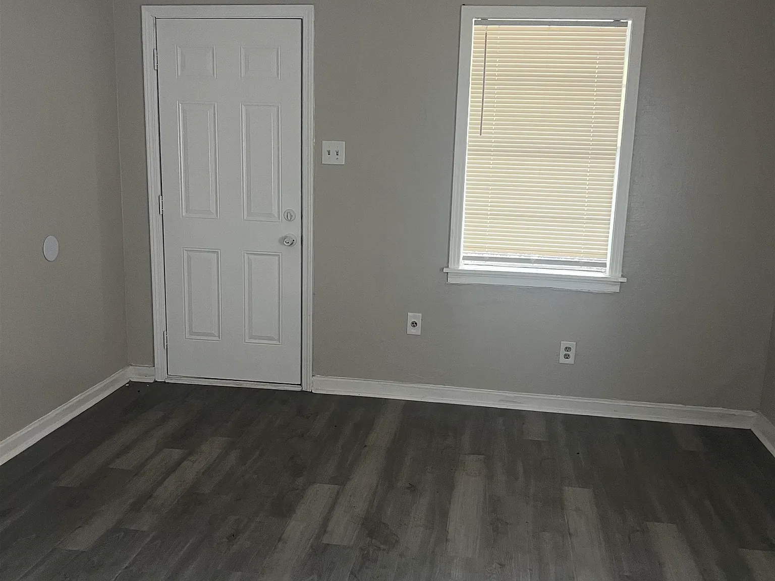 3 bed, 2.0 bath, 1074 sqft, $1,100 — Photo 4