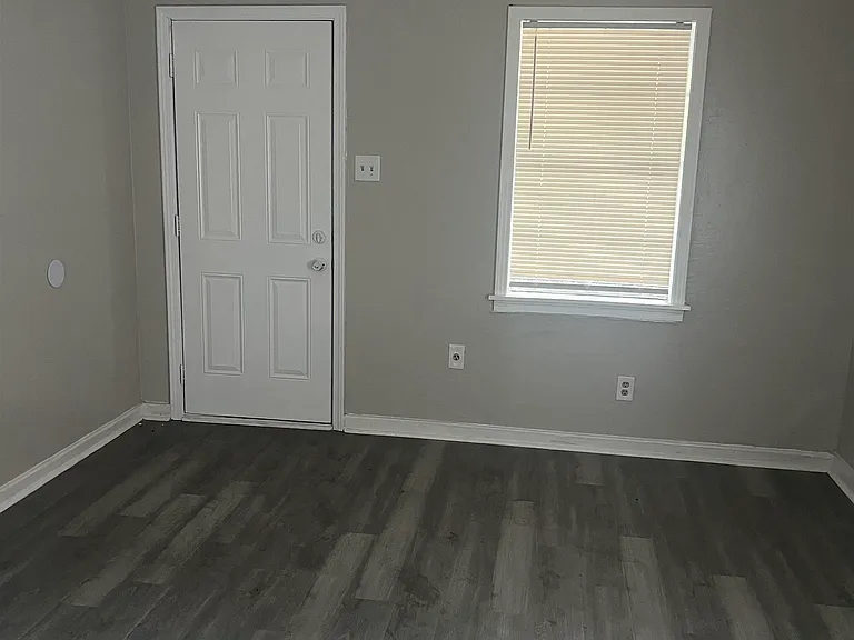 2295 Dexter Ave — Photo 4