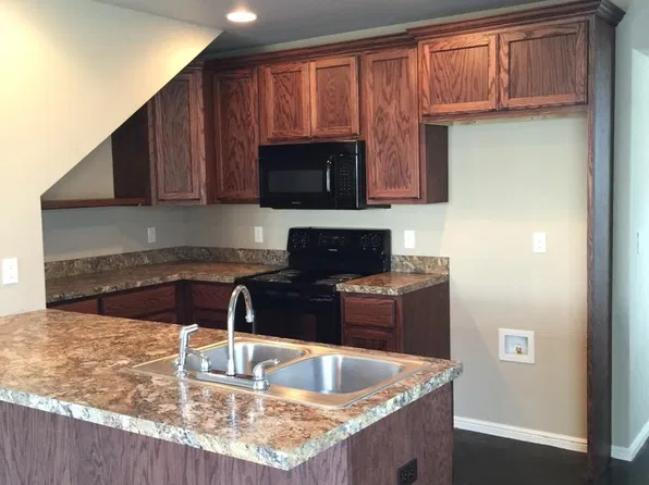 1906 W Center St, Collinsville, OK 74021