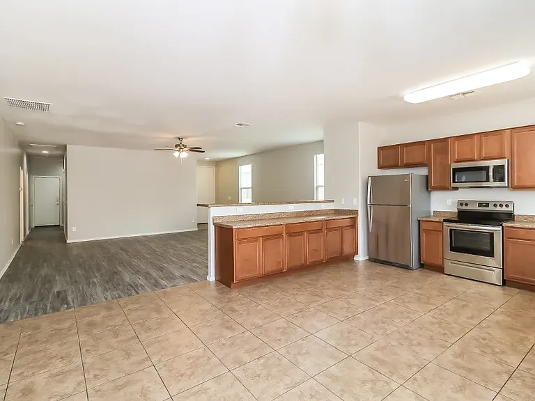 8602 W Wethersfield Rd — Photo 6