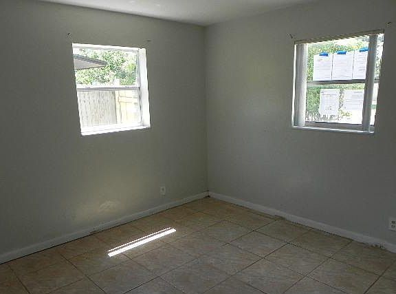 2nd image of 251 NE 22nd St