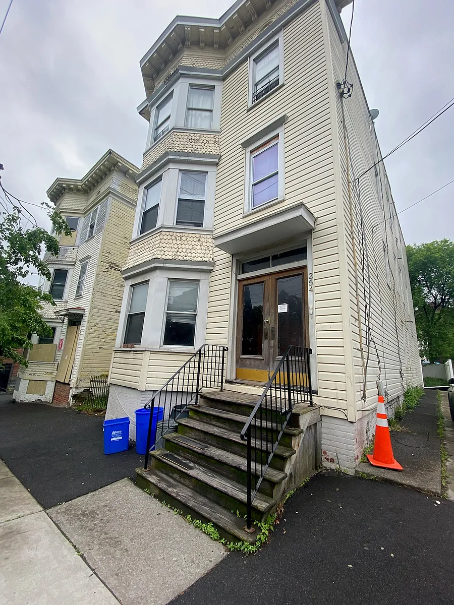 Building Photo - 254 Sheridan Ave #2