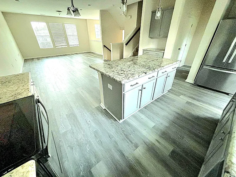 1411 Regents Ln — Photo 15