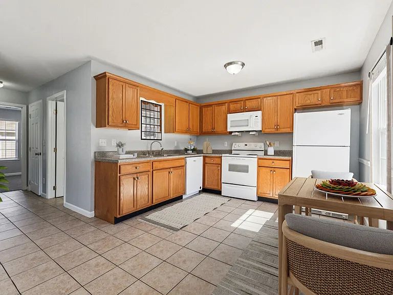 Home Place Apartments — Photo 14