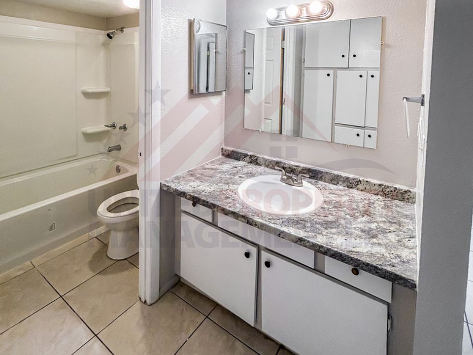 2nd image of 1018 Lamont St #7