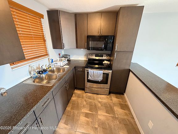 5th image of 9391 Midway St