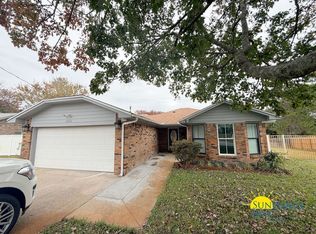 2002 Bob White Ct, Mary Esther, FL 32569