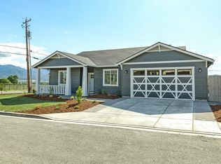 1492 Quarter Ln, Medford, OR 97504