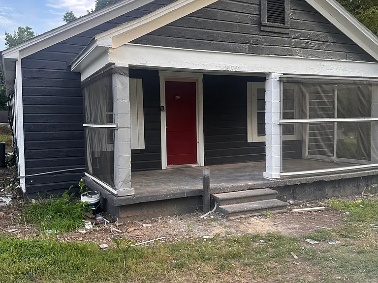 1019 Hill Ave — Photo 1