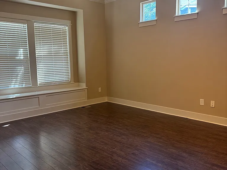 894 E Shadow Creek Ln — Photo 12