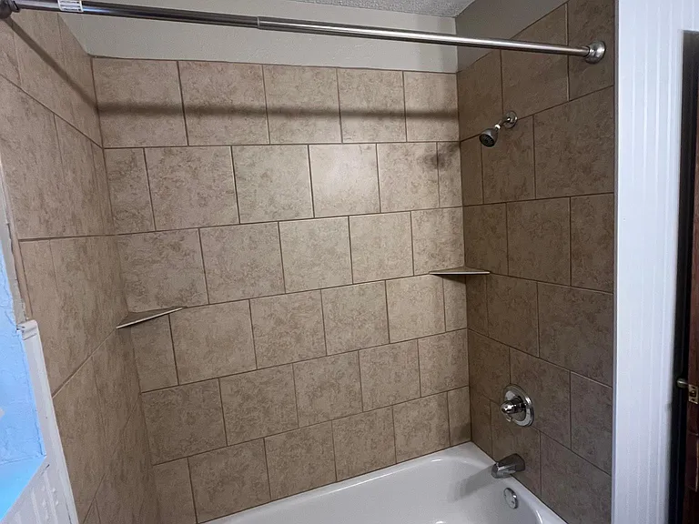 1435 Drexal Pl — Photo 2
