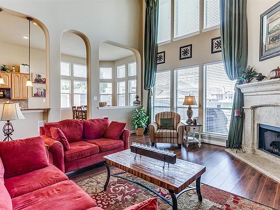 2nd image of 926 Forest Park Ct