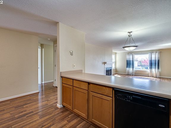 3rd image of 514 SE 157th Ave Unit 23