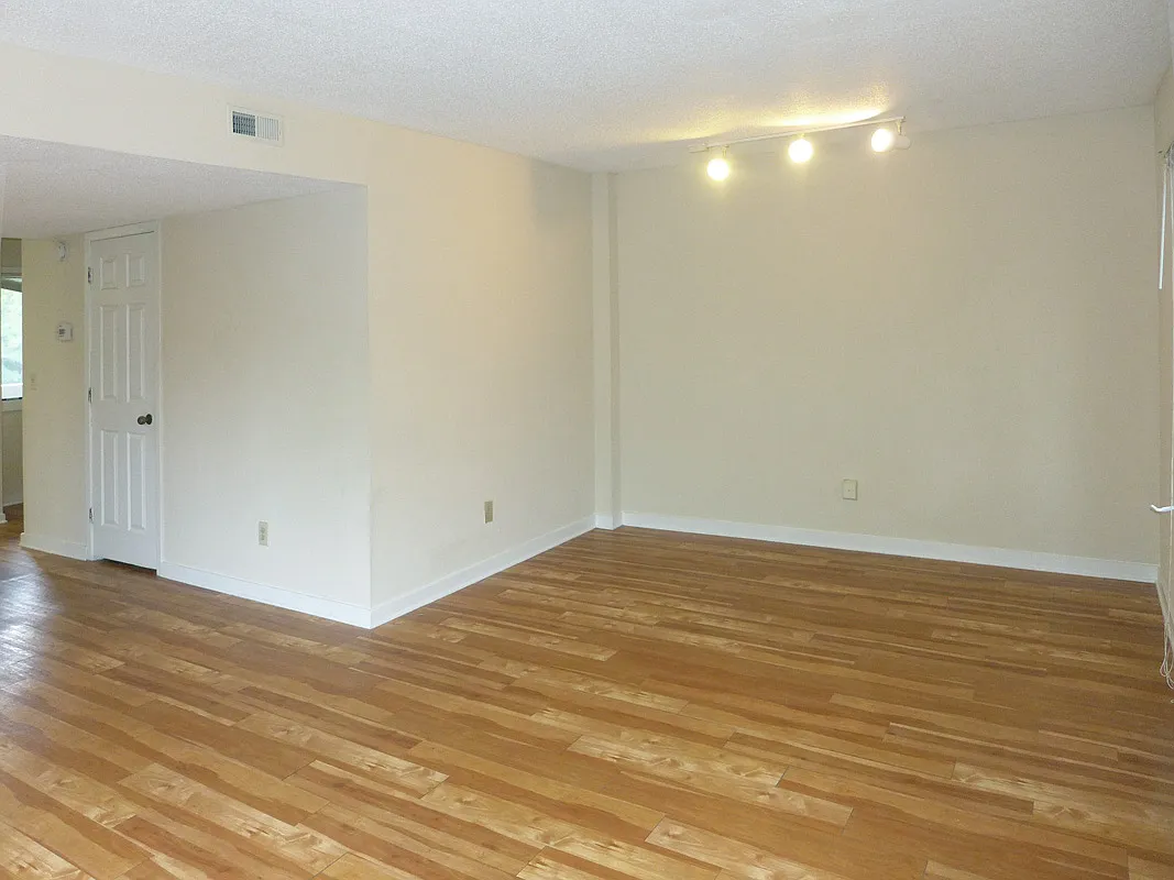 4 bed, 1227 sqft, $2,875 — Photo 3