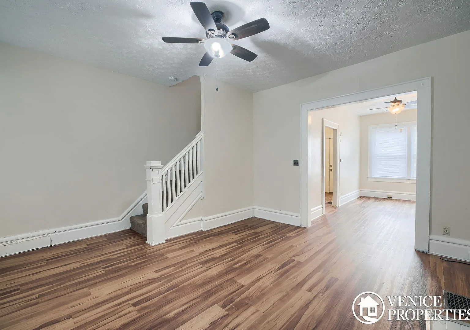 Charming 2BR on Lane and Indiana Avenue — Photo 2
