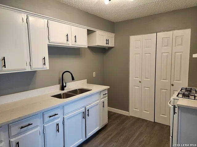 1 bed, 1.0 bath, 698 sqft, $1,250 — Photo 4