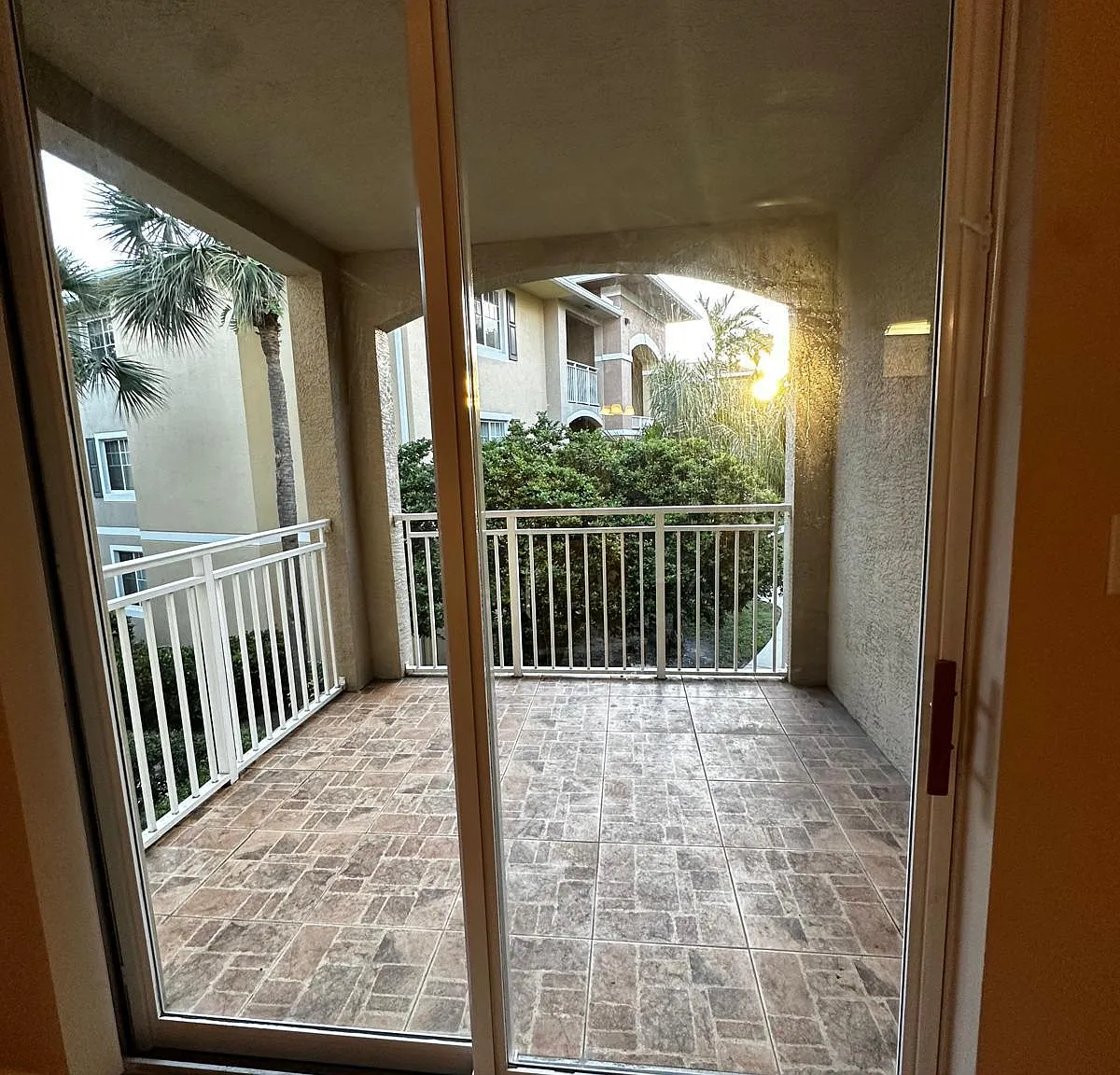 2 bed, 2.0 bath, 1141 sqft, $2,150 — Photo 2