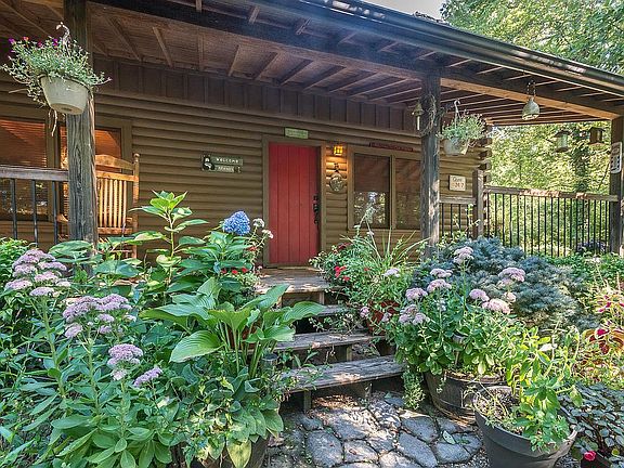 5th image of 946 Smoky Mountain View Ct