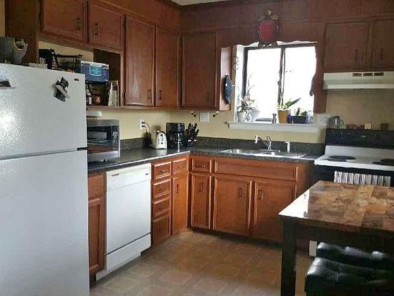 2nd image of 409 Vista Ave